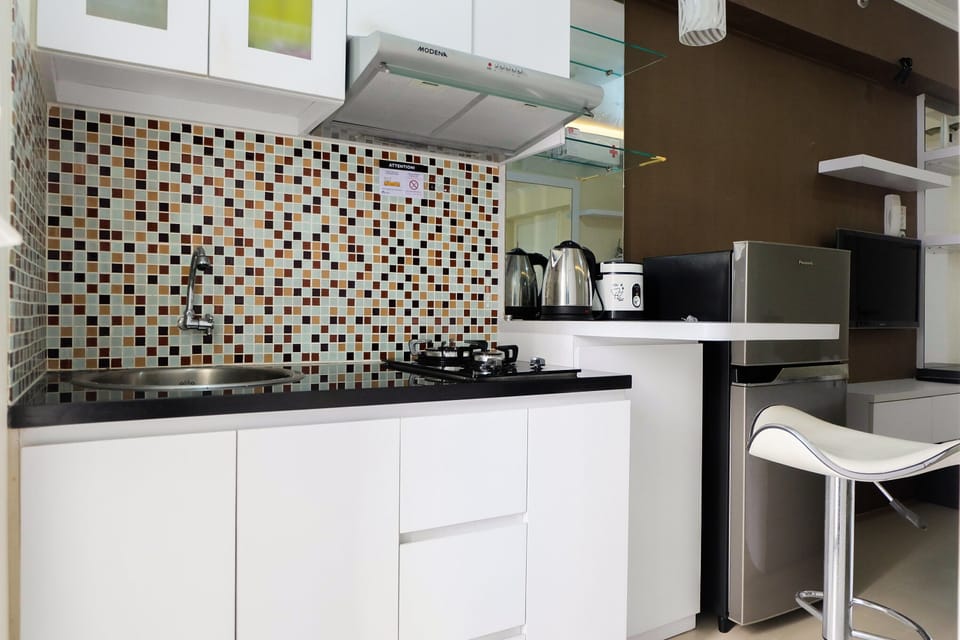 Room | Private kitchen | Fridge, stovetop, cookware/dishes/utensils