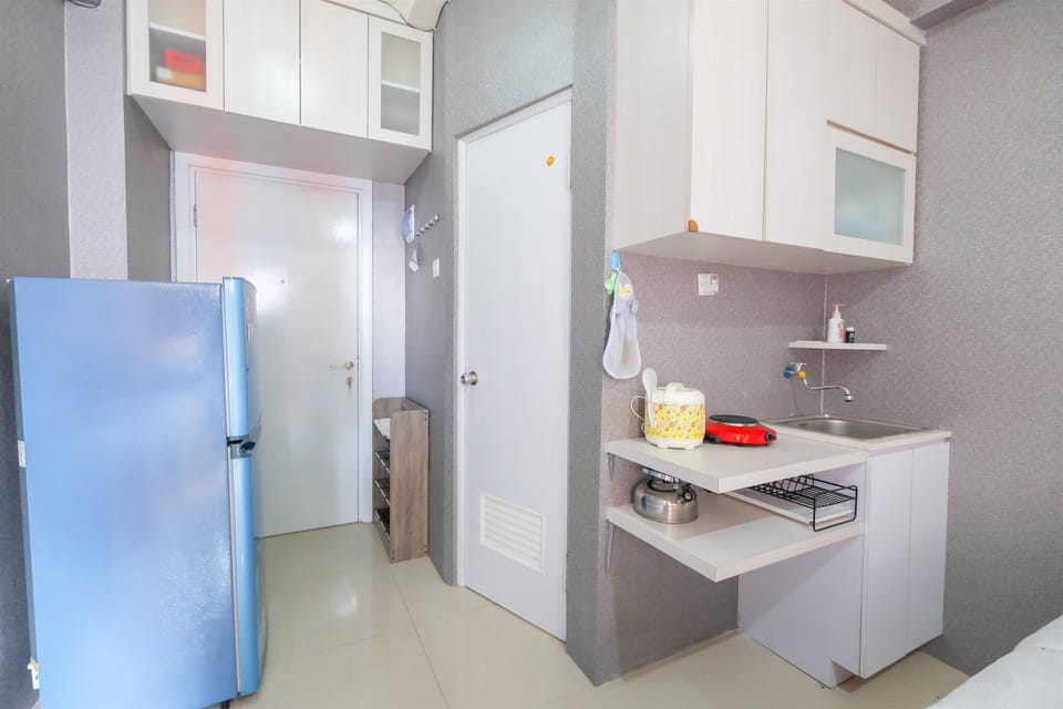 Room | Private kitchen | Fridge, stovetop, electric kettle, cookware/dishes/utensils