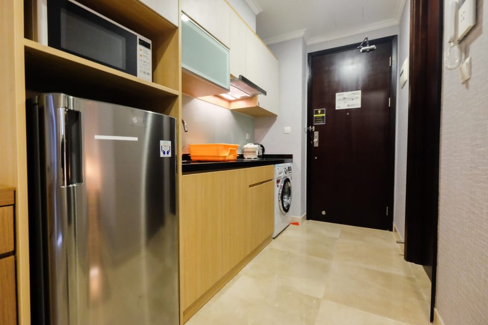 Room | Private kitchen | Fridge, microwave, stovetop, coffee/tea maker