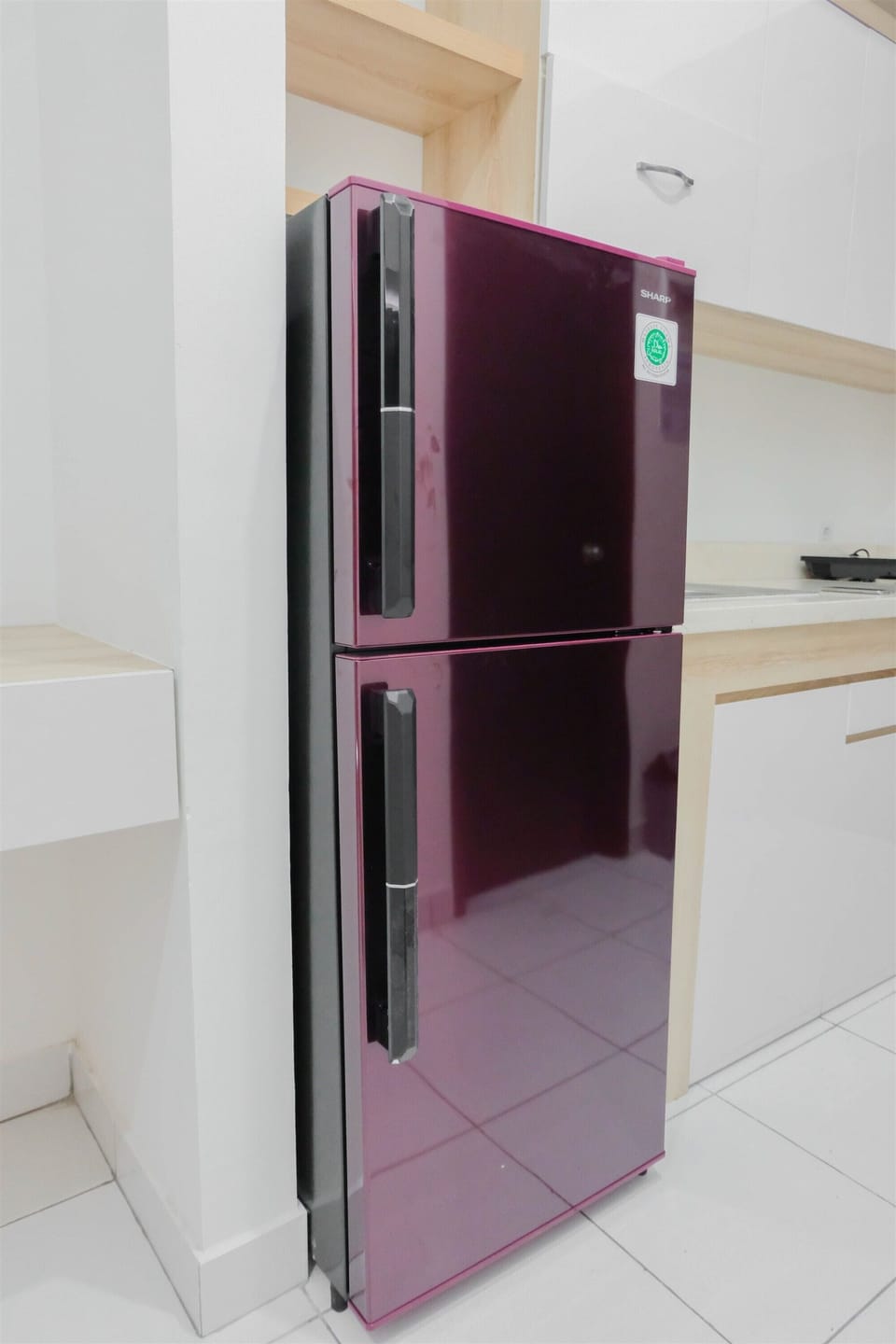 Room | Private kitchenette | Fridge, stovetop, electric kettle, cookware/dishes/utensils