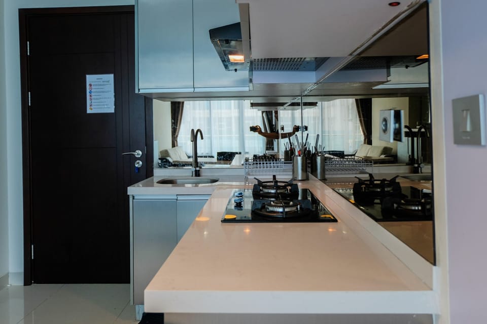 Room | Private kitchen | Fridge, stovetop, cookware/dishes/utensils