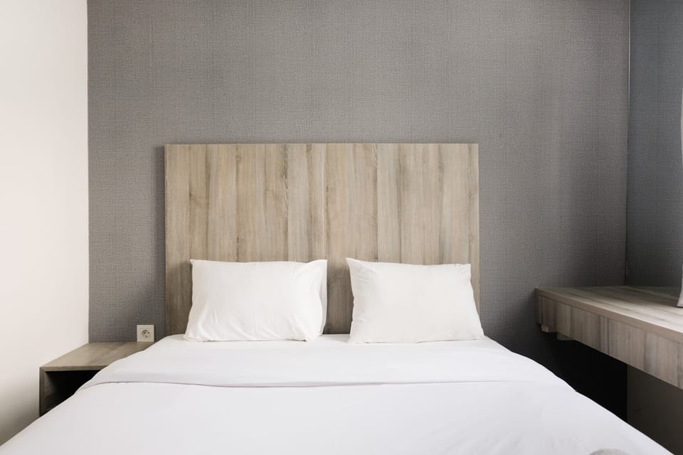 Room | 1 bedroom, desk, bed sheets
