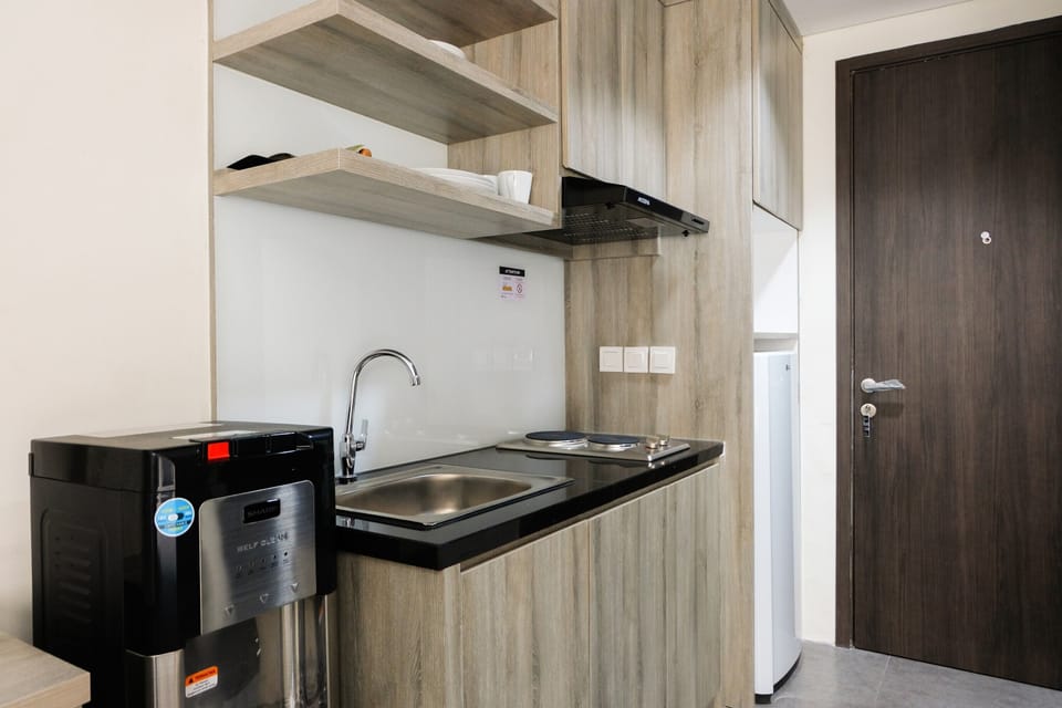 Room | Private kitchen | Fridge, stovetop, cookware/dishes/utensils