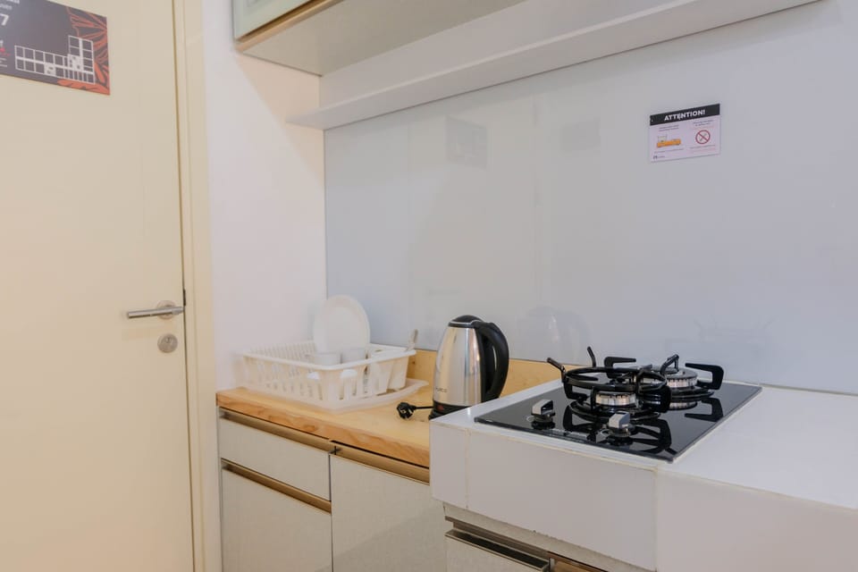Room | Private kitchen | Fridge, stovetop, cookware/dishes/utensils
