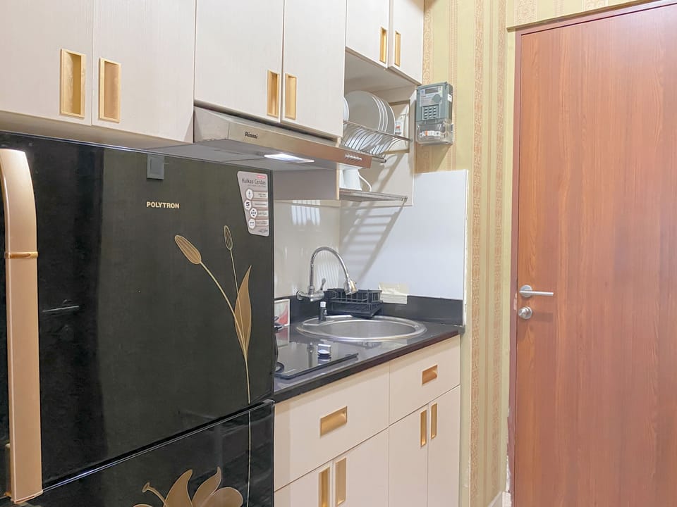 Room | Private kitchen | Fridge, stovetop, electric kettle, cookware/dishes/utensils