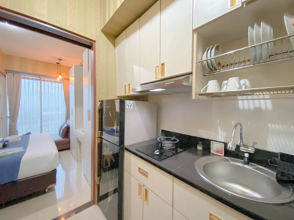 Room | Private kitchen | Fridge, stovetop, electric kettle, cookware/dishes/utensils