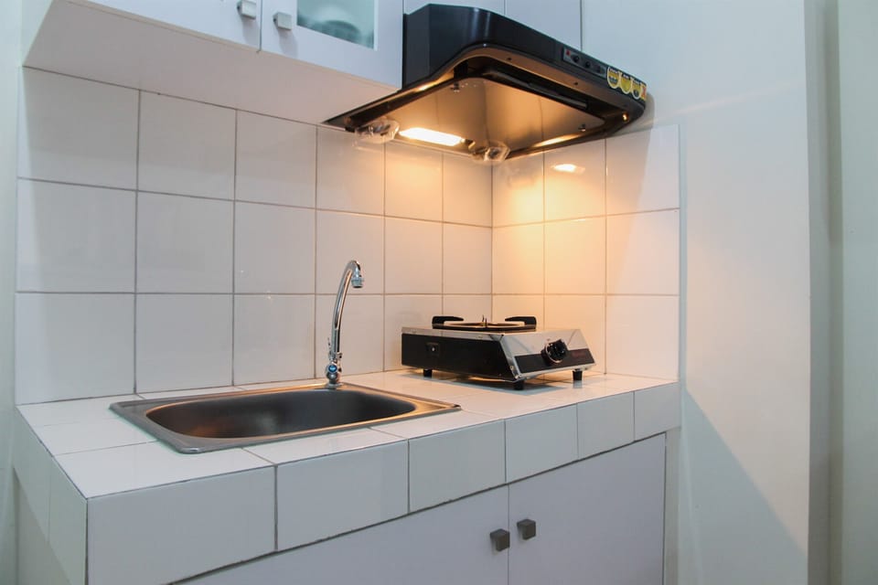 Room | Private kitchenette | Fridge, microwave, stovetop, electric kettle