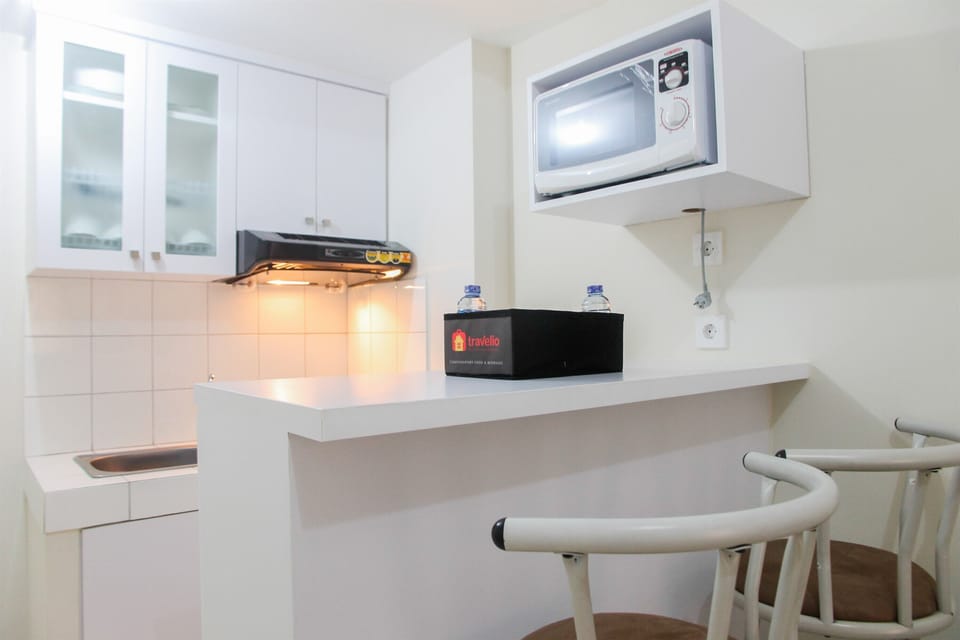 Room | Private kitchen | Fridge, microwave, stovetop, electric kettle