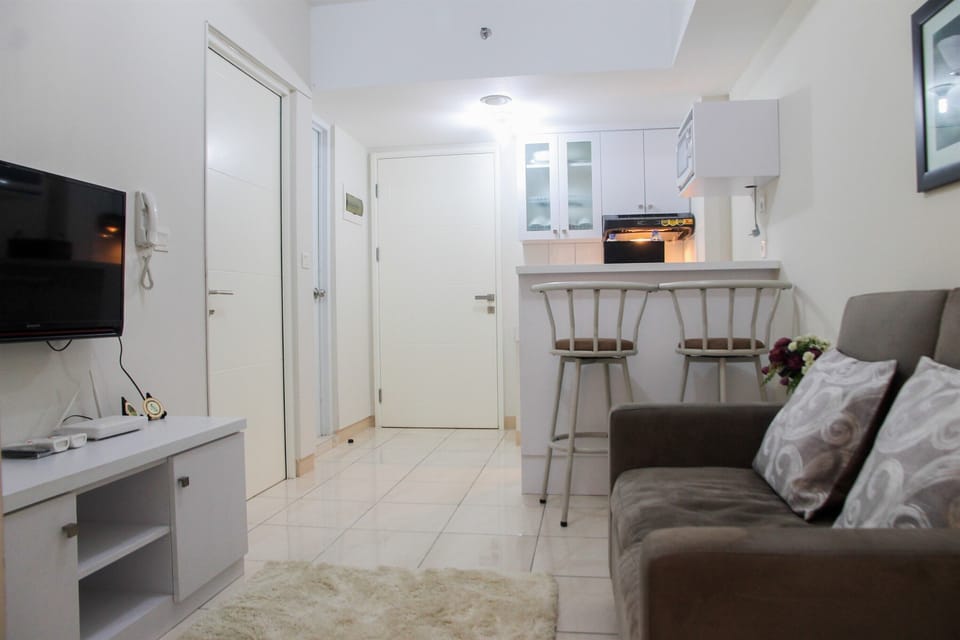 Room | Living area | TV