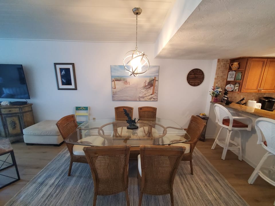 Condo, Multiple Beds, Balcony, Ocean View | Dining