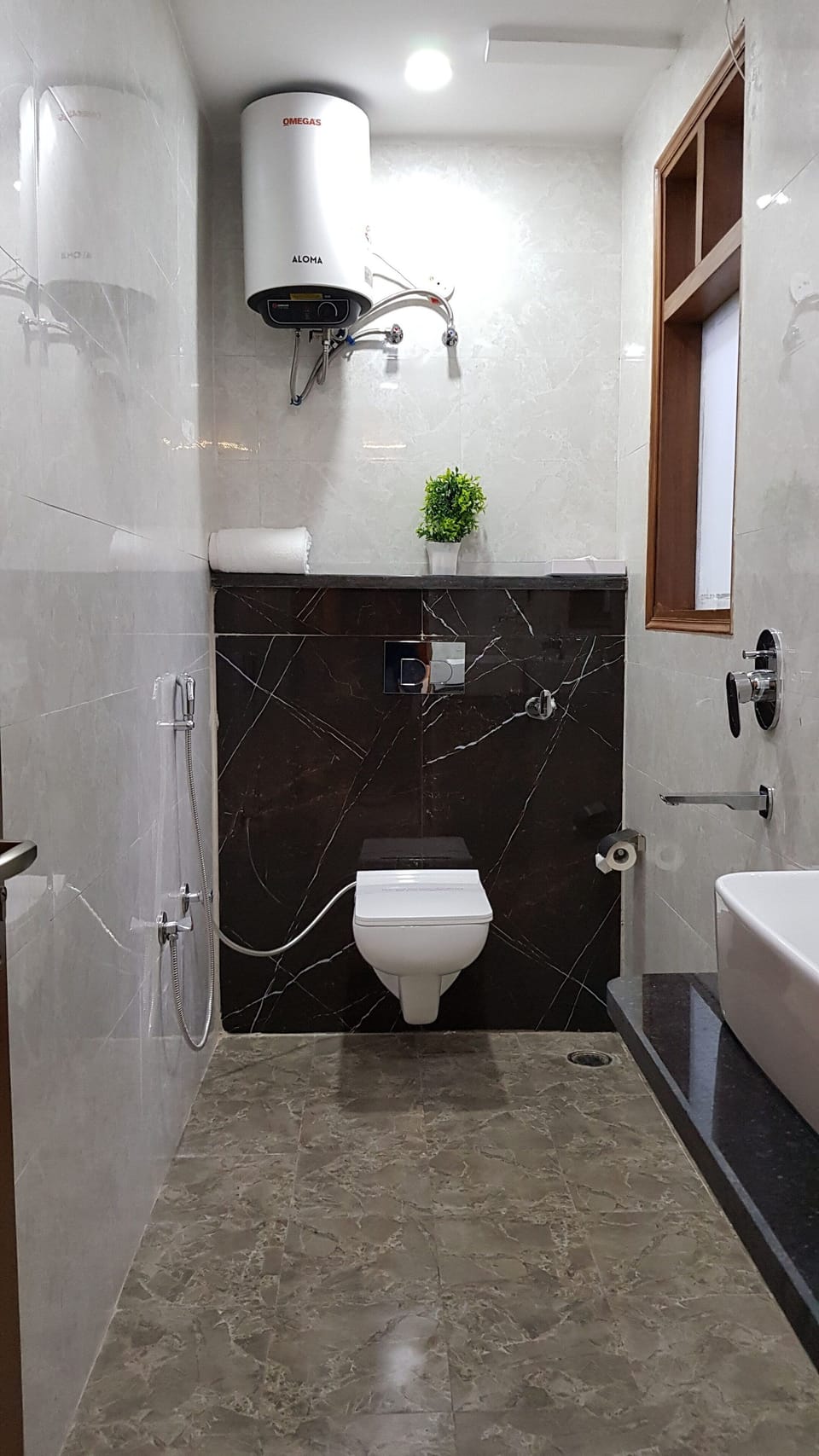 Deluxe Room | Bathroom | Shower, towels