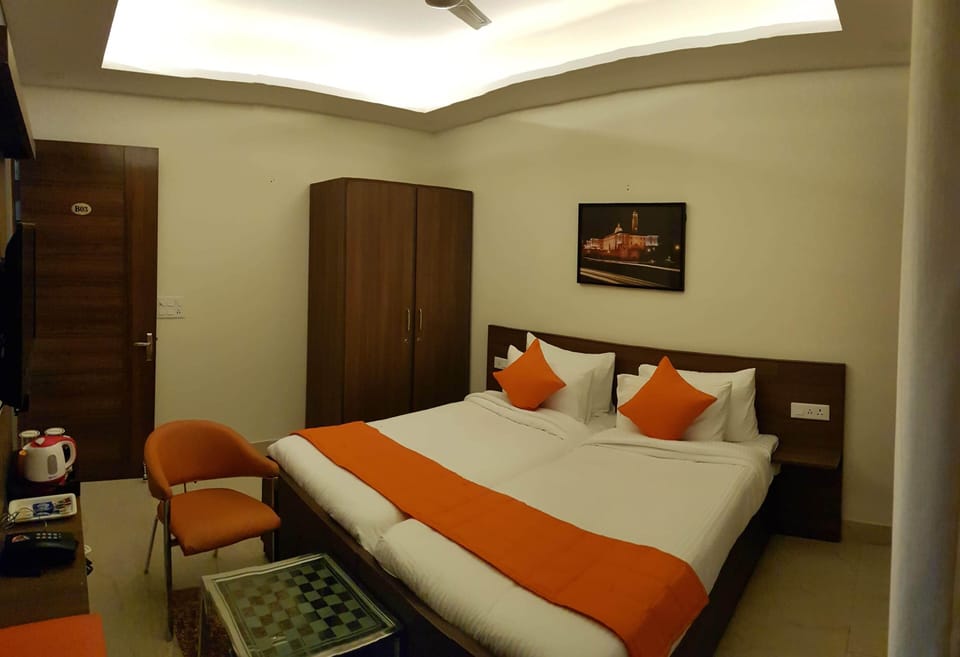 Deluxe Room | Soundproofing, iron/ironing board, rollaway beds, free WiFi