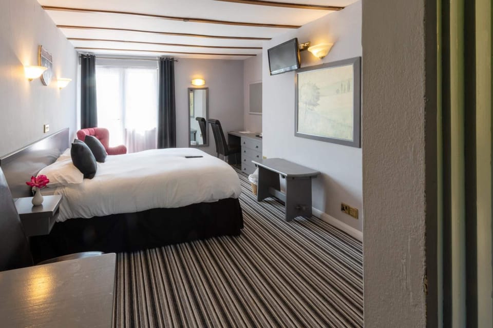 Desk, laptop workspace, free WiFi, bed sheets