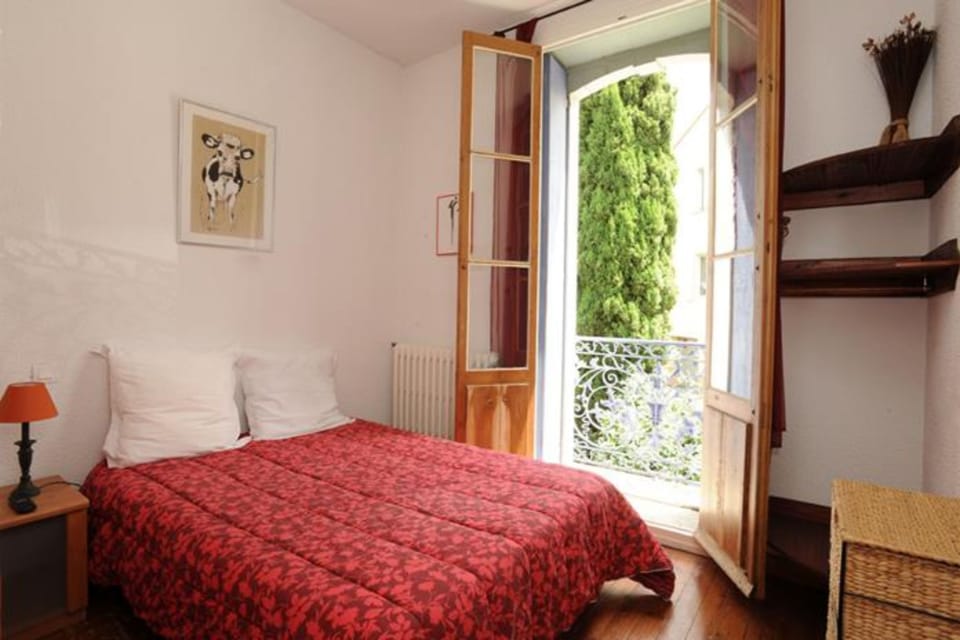 Double Room | Iron/ironing board, free cribs/infant beds, rollaway beds, free WiFi