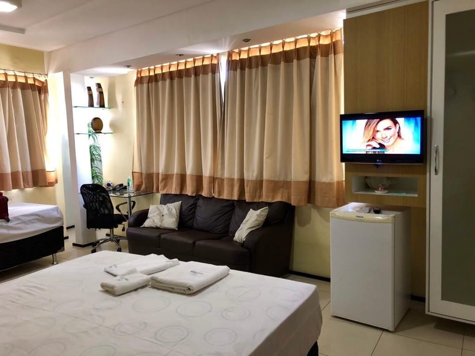 Deluxe Double Room | In-room dining