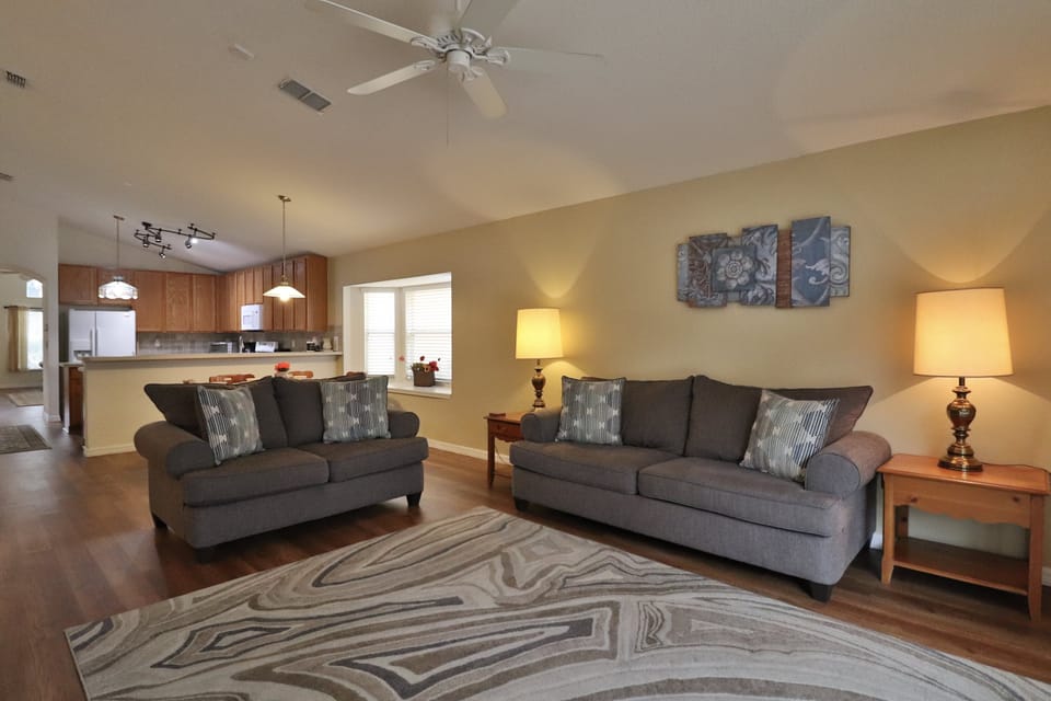 07_Comfy_Seating_1221.jpg