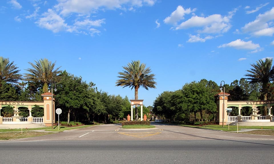 01WatersongGrandEntrance0325