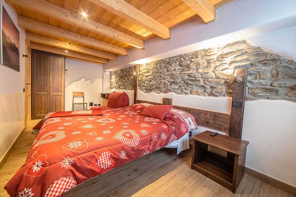 Triple Room, Private Bathroom | Premium bedding, individually decorated, individually furnished, desk