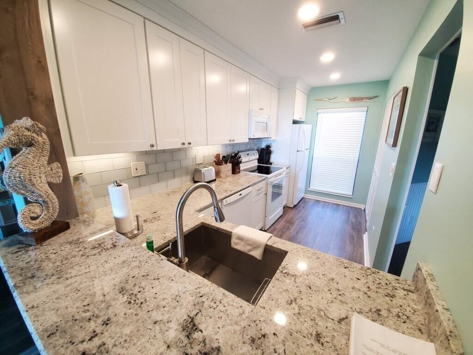 Condo, Multiple Beds, Private Pool, Ocean View | Private kitchen | Fridge, microwave, stovetop, dishwasher