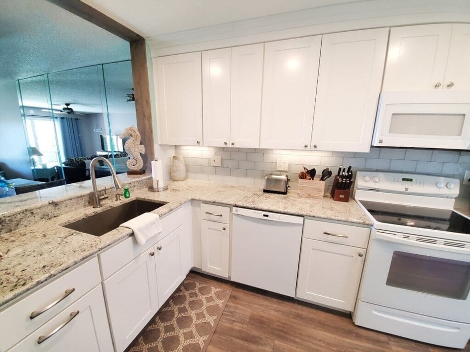 Condo, Multiple Beds, Private Pool, Ocean View | Private kitchen | Fridge, microwave, stovetop, dishwasher