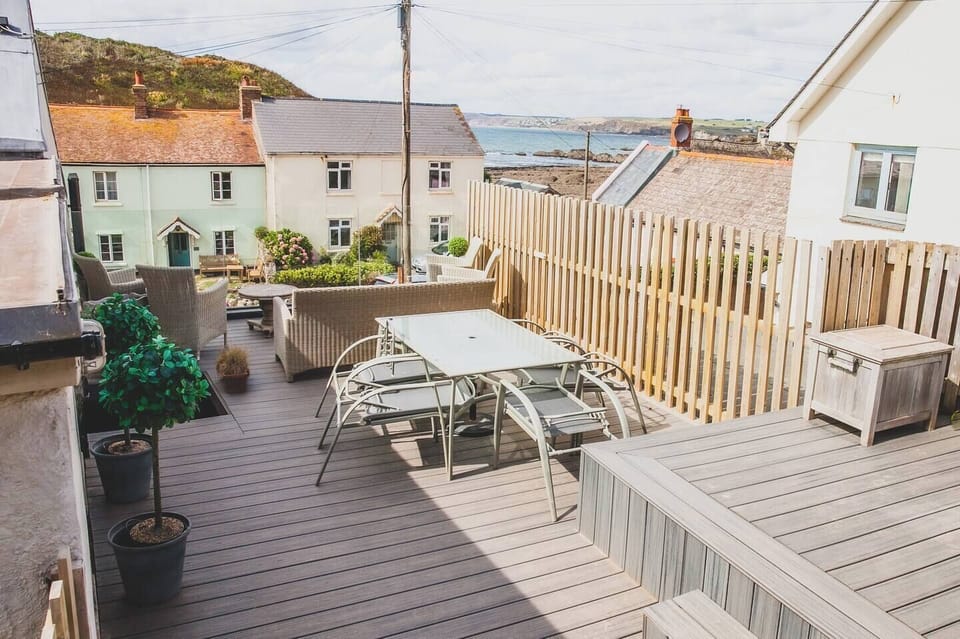 Large enclosed decked terrace