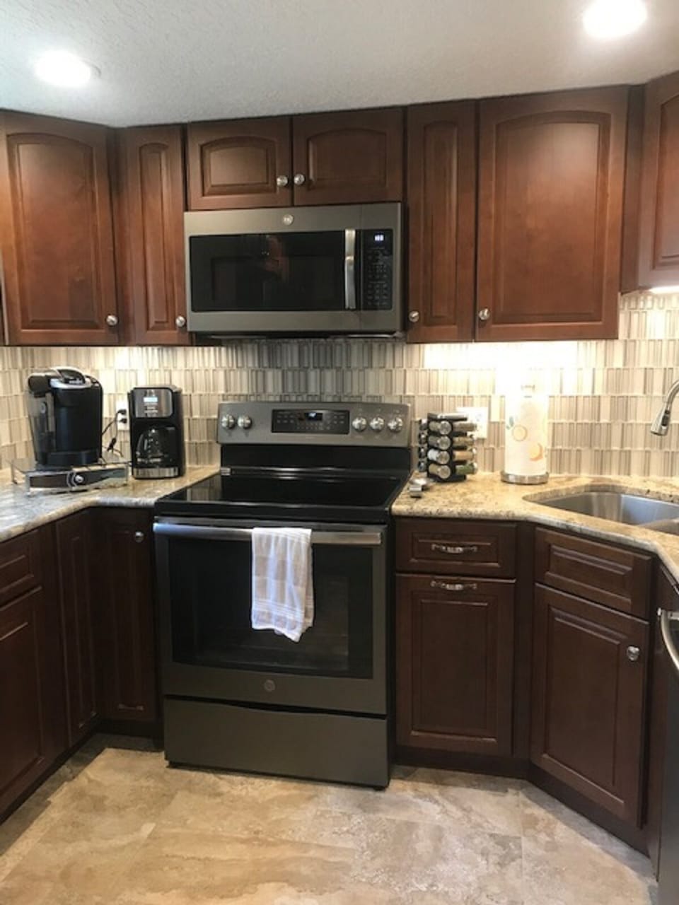 Condo, Multiple Beds, Balcony, Ocean View | Private kitchen | Fridge, microwave, stovetop, dishwasher