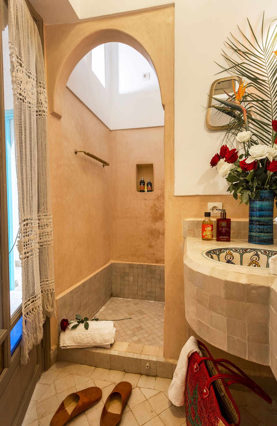 Double Room (The Red Room) | Bathroom | Shower, free toiletries, hair dryer, towels