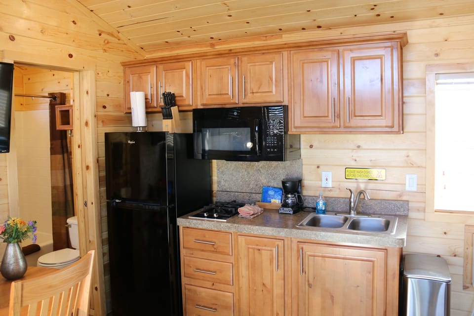 Deluxe Chalet | In-room dining