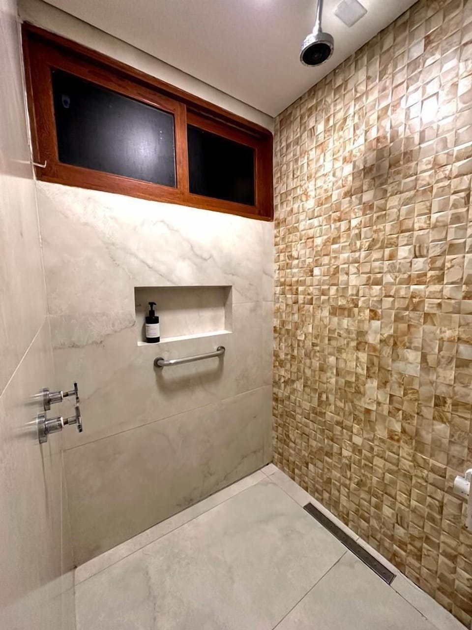 Double Room | Bathroom | Shower, designer toiletries, hair dryer, towels
