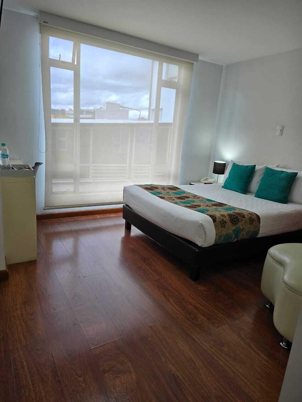 Standard Room, 2 Twin Beds | Down comforters, minibar, in-room safe, desk