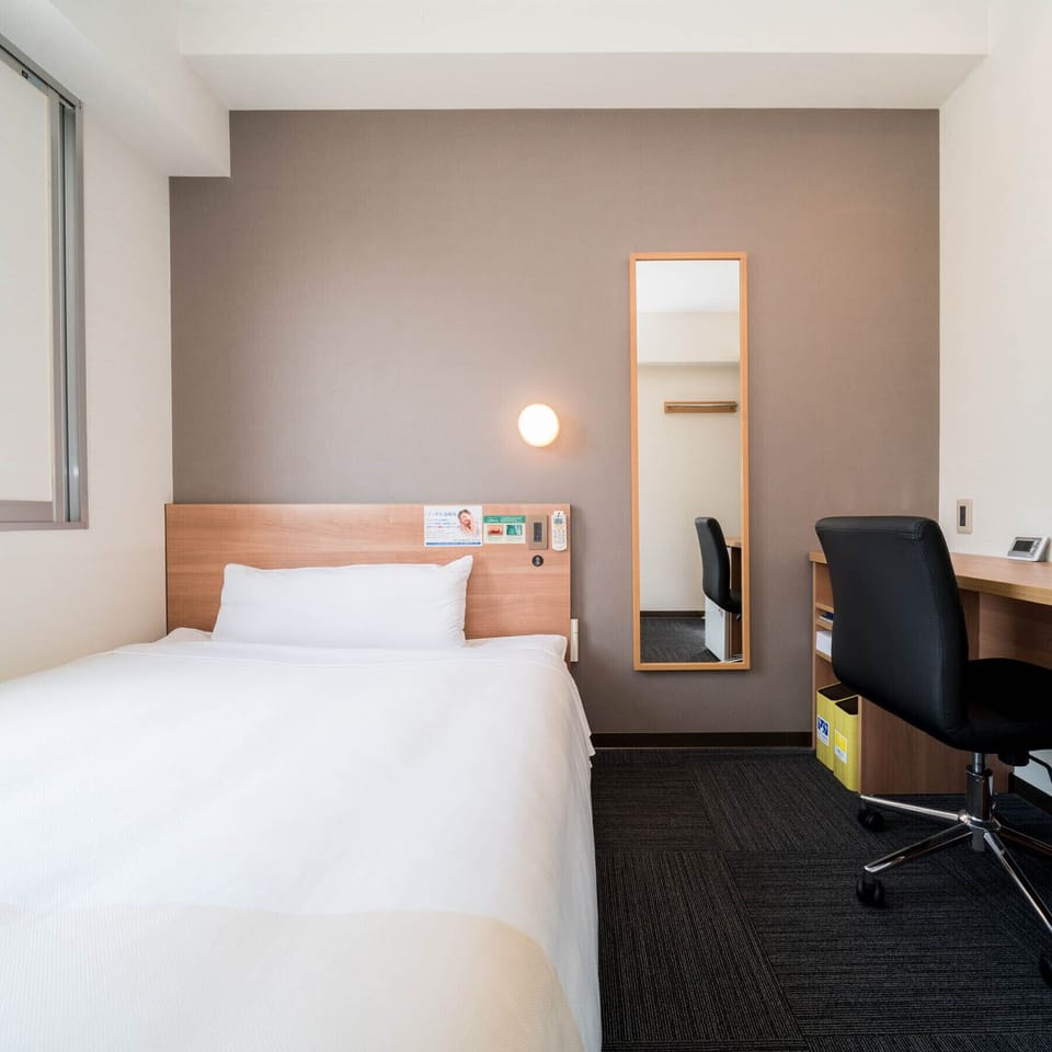 [Main Building] 140cm Double Bed Room, Non Smoking | Laptop workspace, WiFi (free)