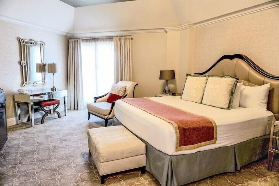 Deluxe Double A/C Room | In-room safe, WiFi (free), bed sheets