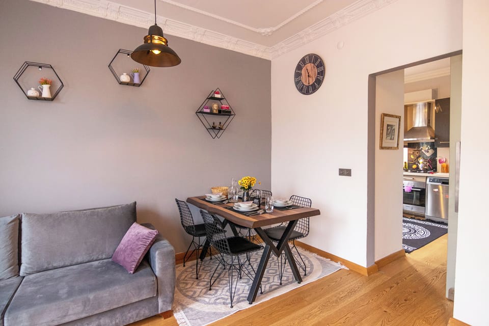 Exclusive Apartment, 2 Bedrooms, City View | Living room | 155-cm LED TV with cable channels, TV, Netflix