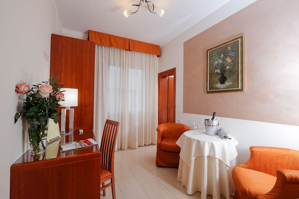 Suite | Minibar, in-room safe, desk, soundproofing