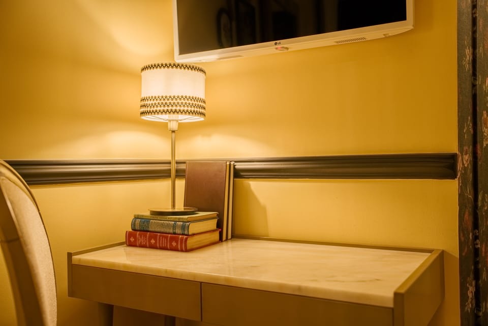 FLORBELA ESPANCA 08 | Blackout drapes, soundproofing, free WiFi, bed sheets
