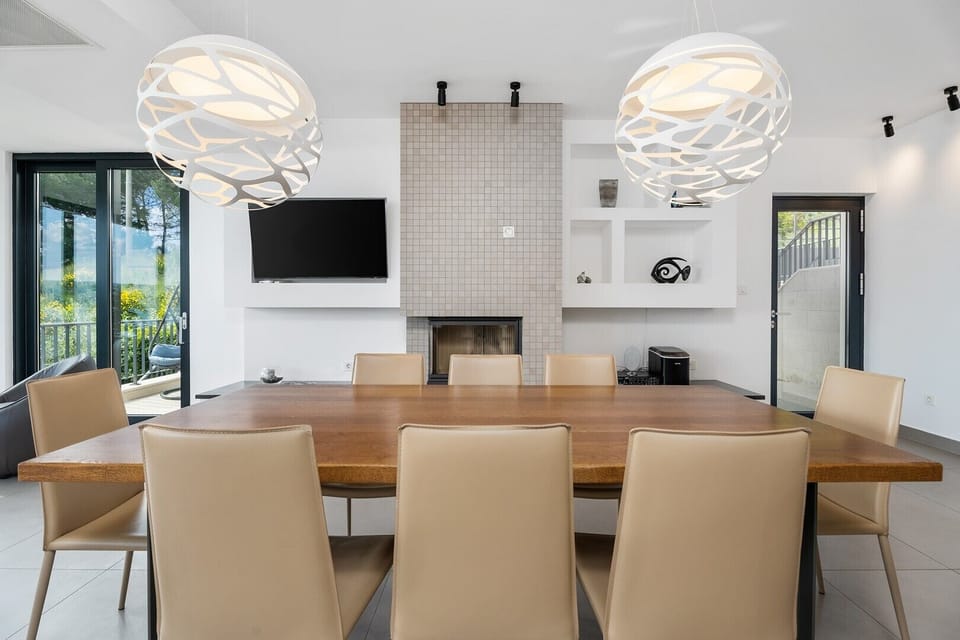 Living and dining area with opened sea views, fireplace,TV, fully equipped kitchen - ground floor
