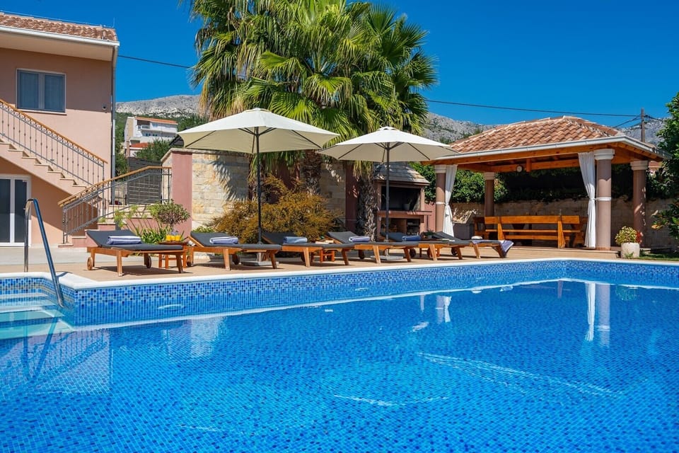 Villa Antura offers comfortable accommodation for 7 people, fully air-conditioned with free WiFi.
