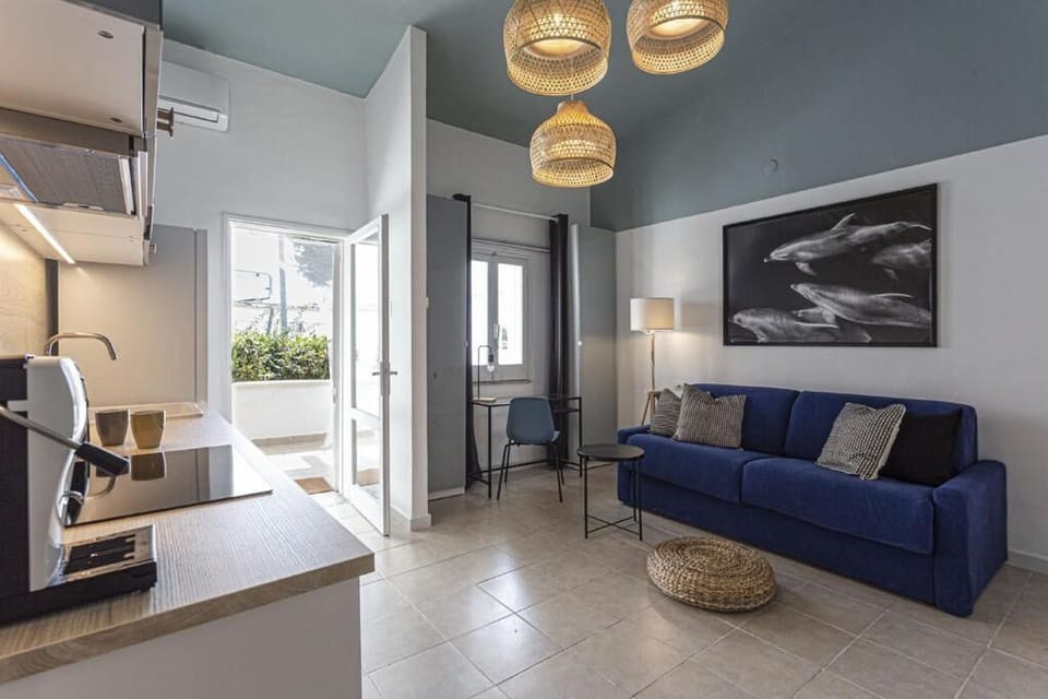 Deluxe Studio | Living area | Flat-screen TV