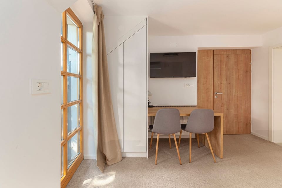Double Room, Balcony | Premium bedding, memory foam beds, desk, laptop workspace