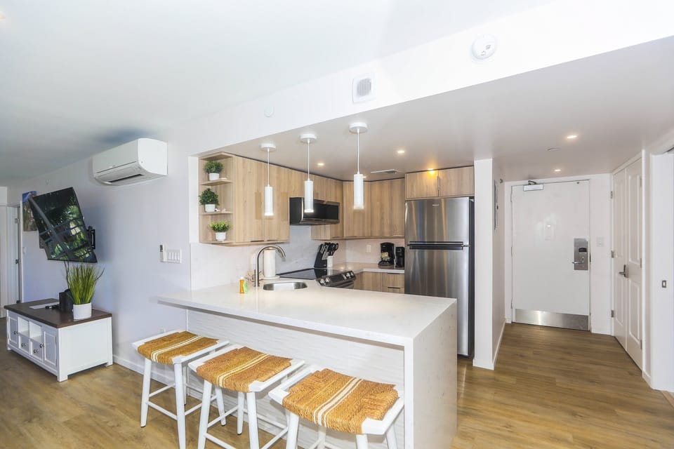 Condo, 2 Bedrooms | Private kitchen | Coffee/tea maker, fridge, oven, toaster