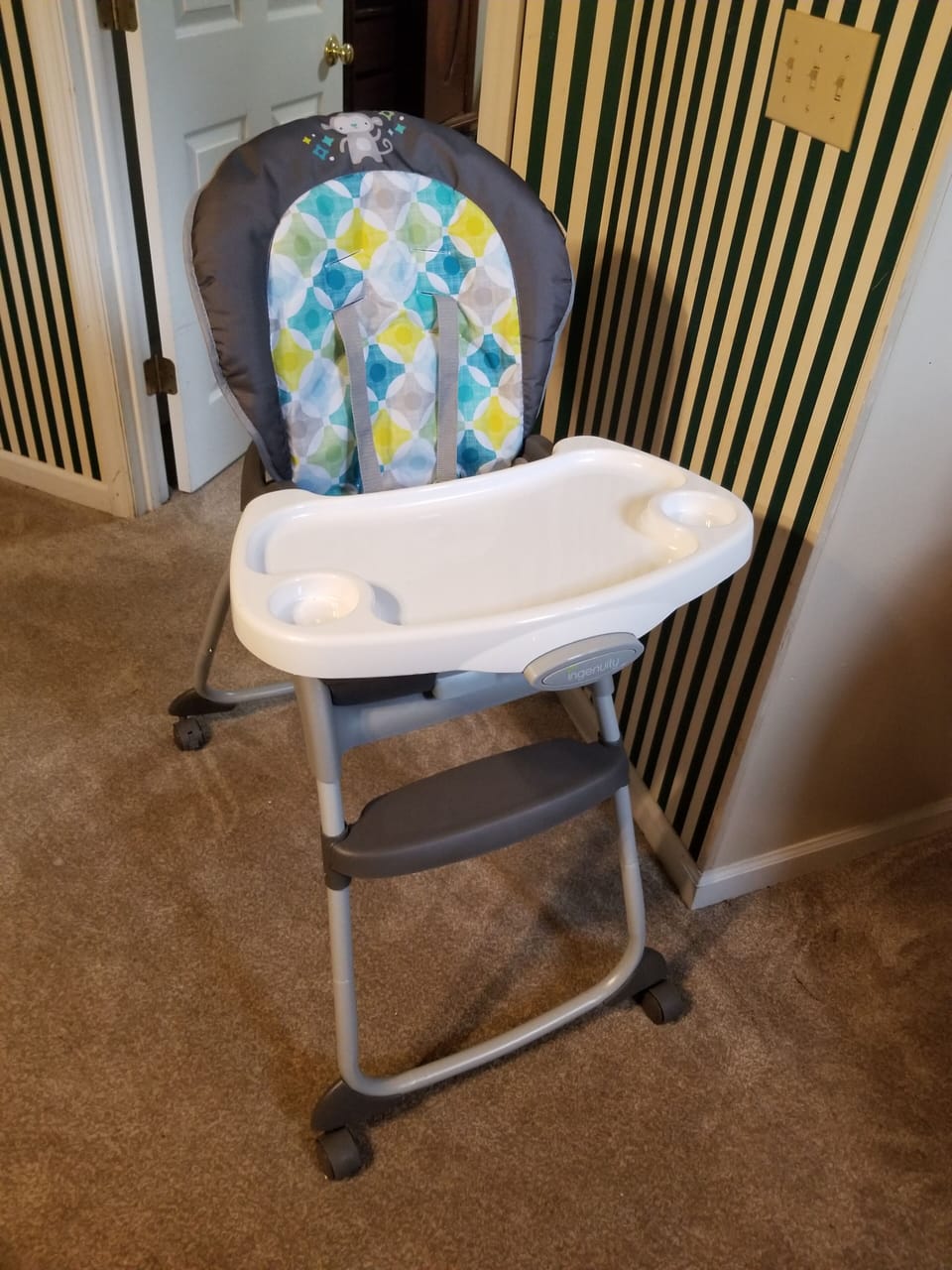 High Chair to feed the little ones