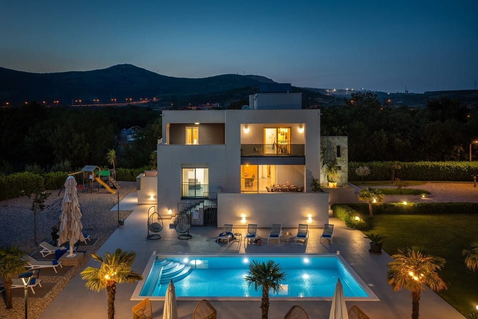 The very modern Villa Marijeta is a luxurious accommodation offering a private pool, a private tennis court and much more.