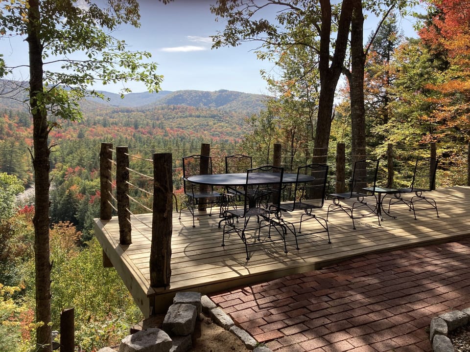 Out door back deck dinning area