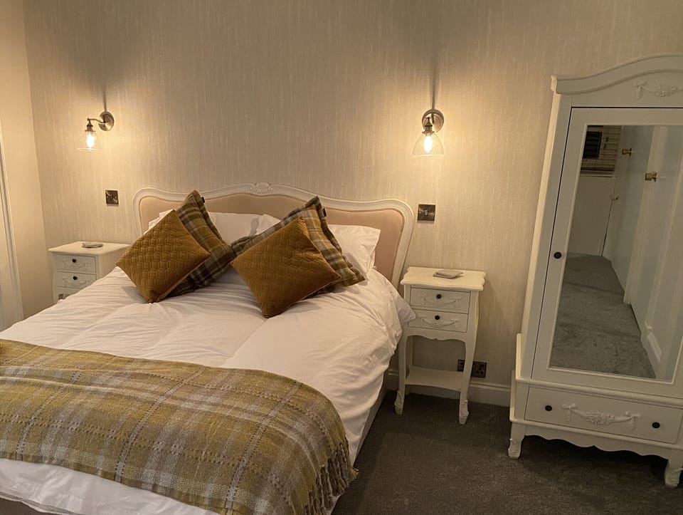 Traditional Double Room | Iron/ironing board, free WiFi, bed sheets