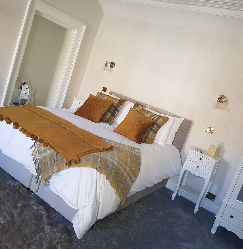 Traditional Double Room | Iron/ironing board, free WiFi, bed sheets
