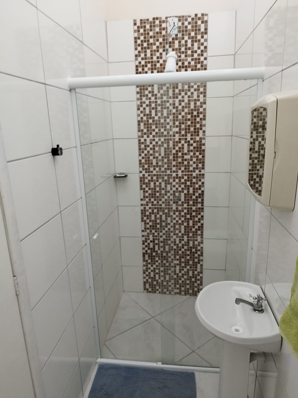 Comfort Double Room | Bathroom | Shower, towels, soap