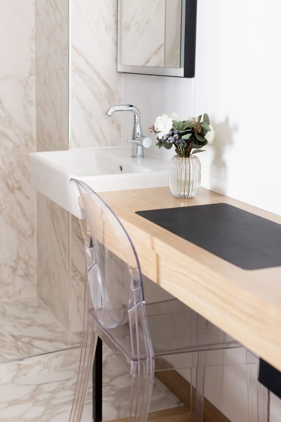 Bathroom sink