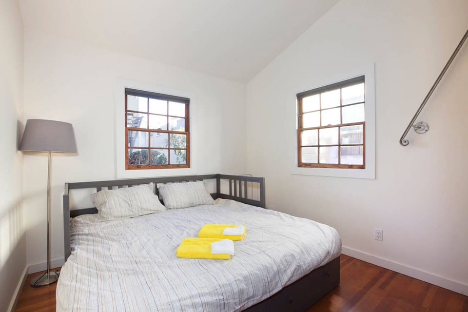 Cottage | 2 bedrooms, individually decorated, individually furnished