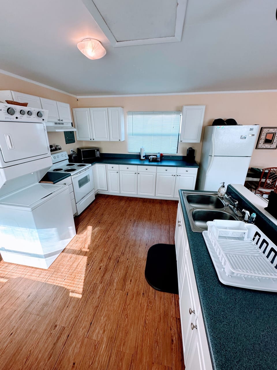Large kitchen with all the essentials 