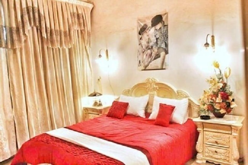 Family Room with Shared Bathroom | Soundproofing, WiFi (free), bed sheets